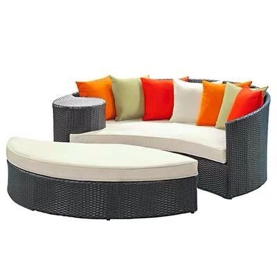 China Luxury hotel outdoor wicker furniture PE rattan daybed seaside sunbed supplier