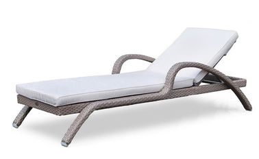 China Modern Outdoor garden wicker furniture beach chair PE Rattan Chaise lounge chair supplier